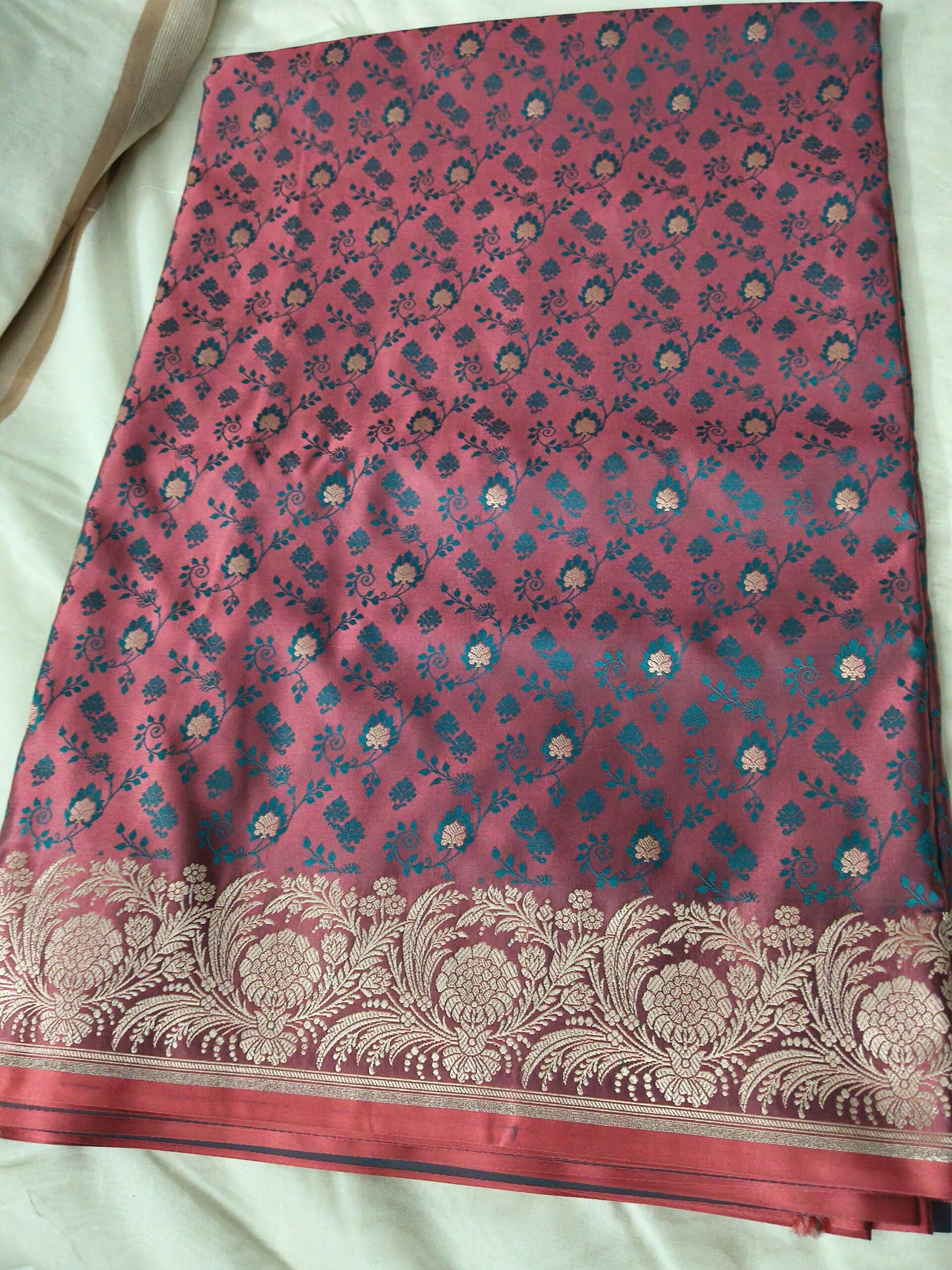Crimson Tanchoi Banarasi Silk Saree with zari embroidery - Image 3