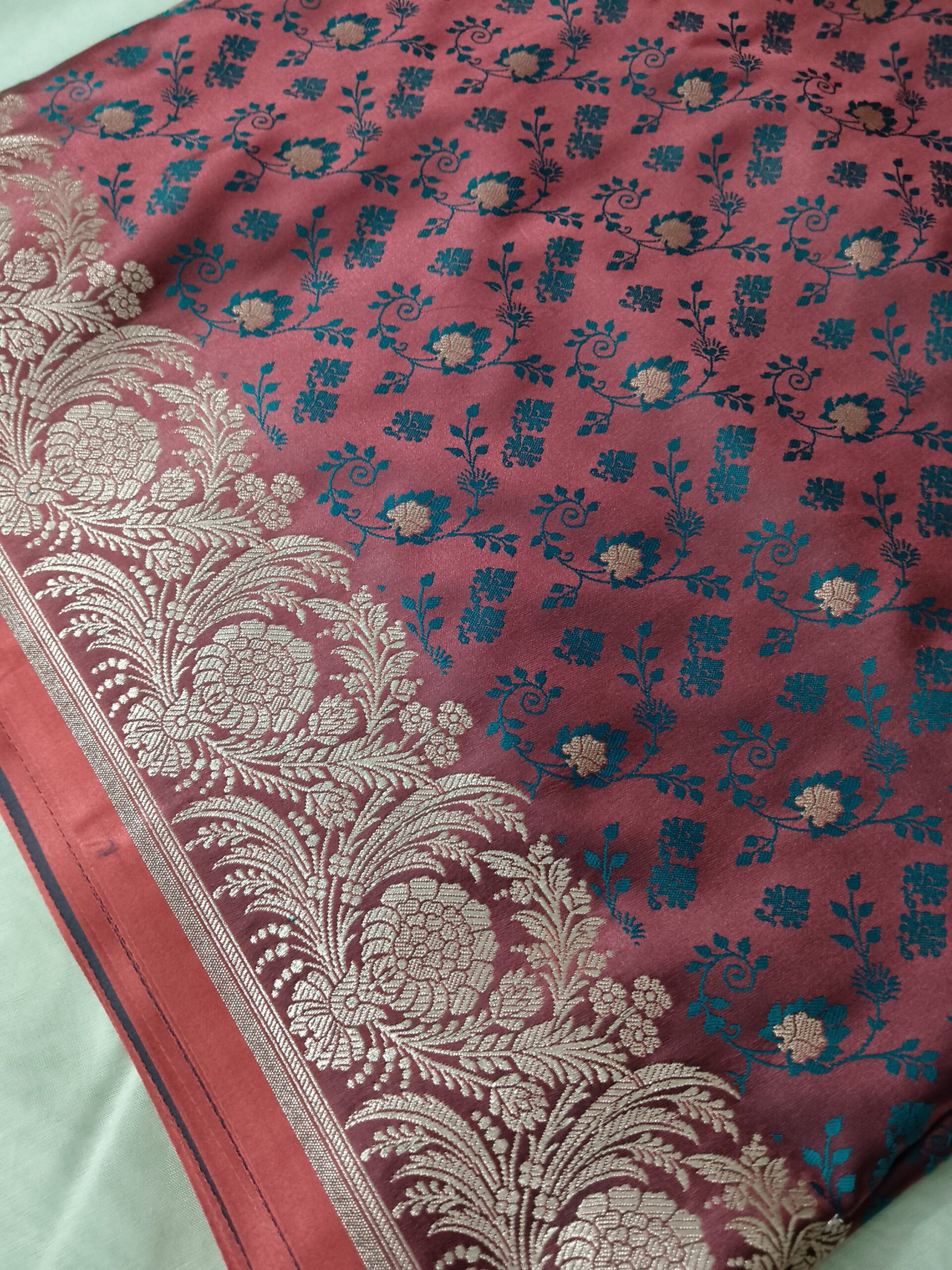 Crimson Tanchoi Banarasi Silk Saree with zari embroidery - Image 7