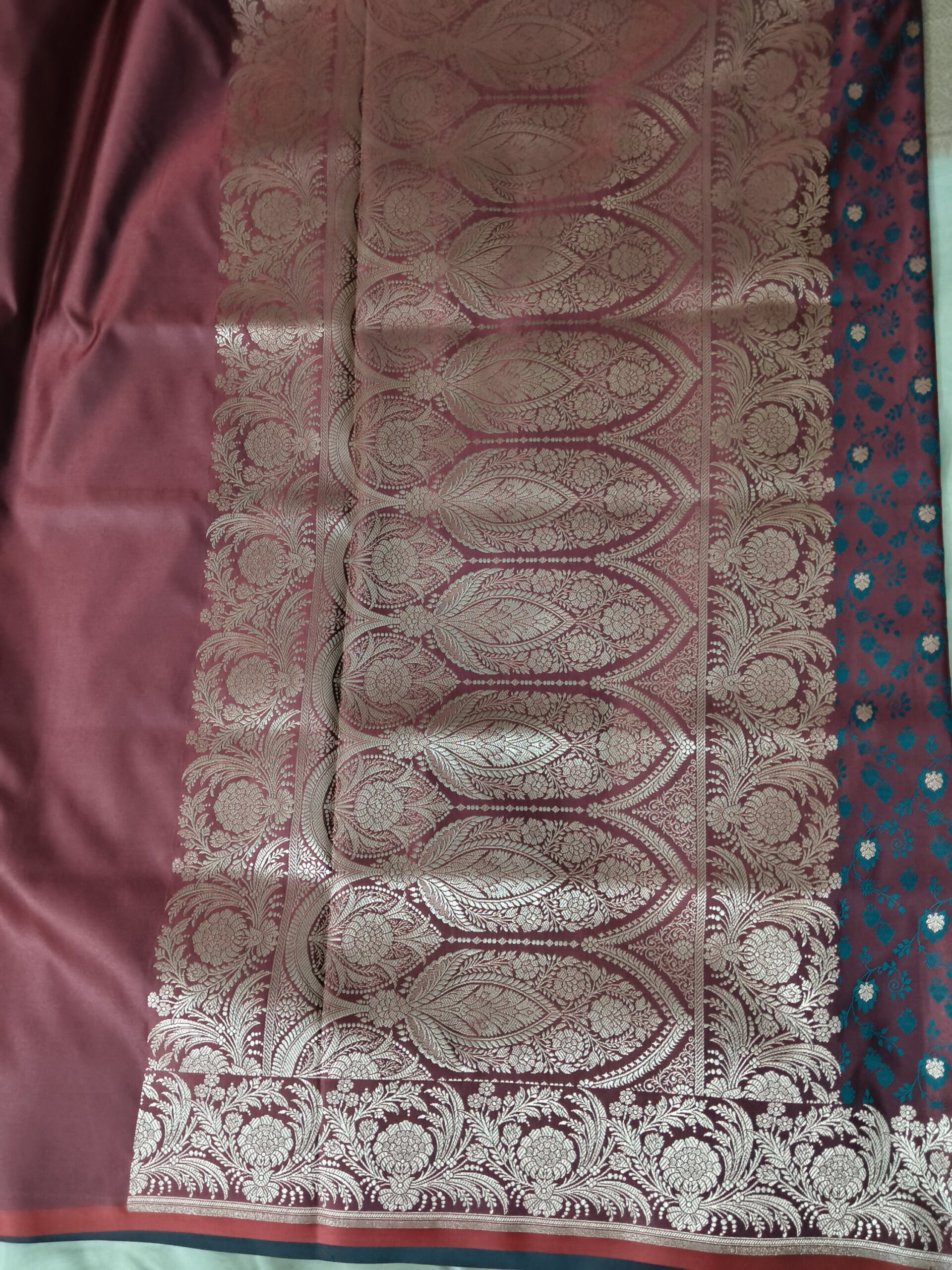 Crimson Tanchoi Banarasi Silk Saree with zari embroidery - Image 4