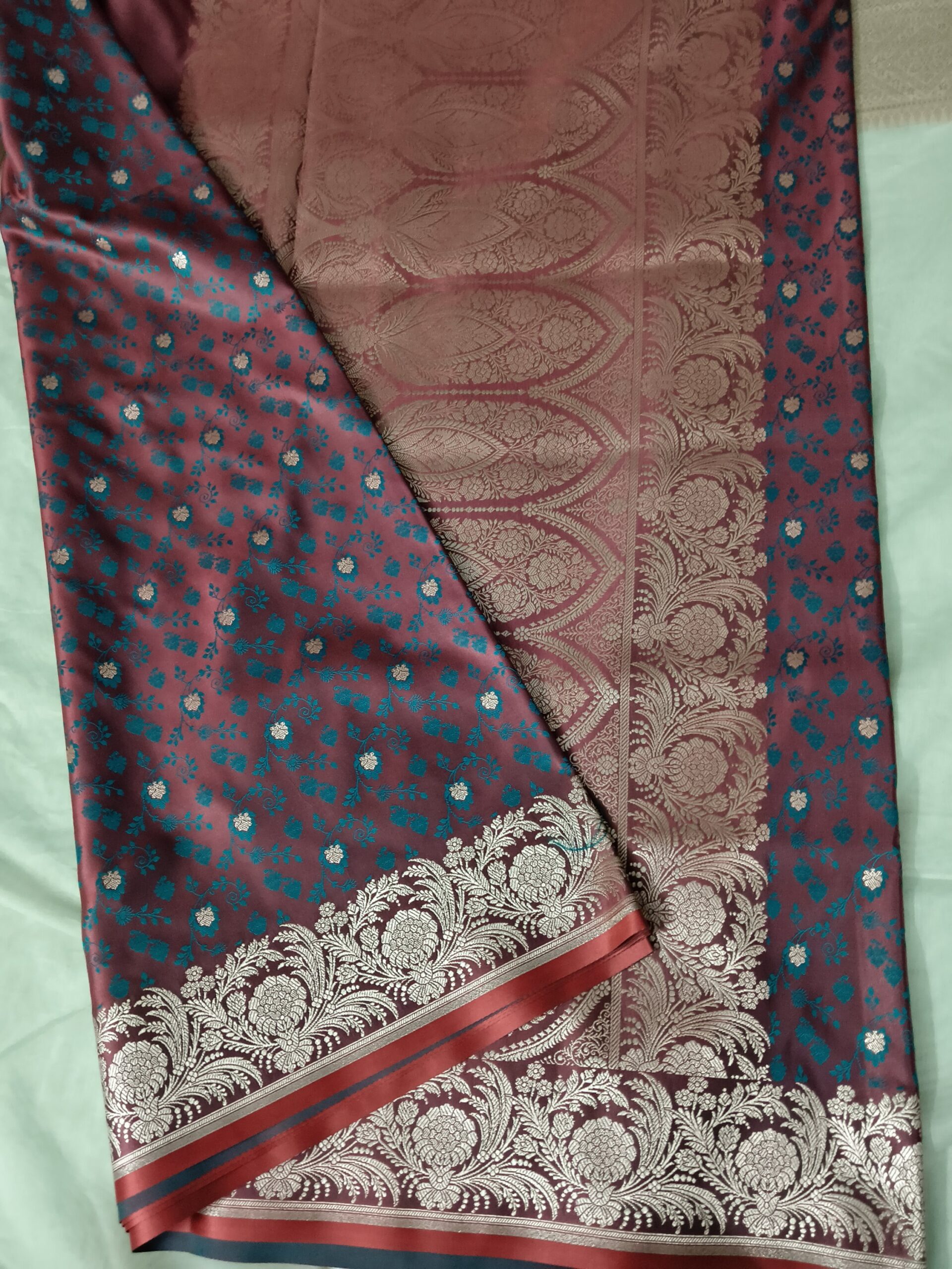 Crimson Tanchoi Banarasi Silk Saree with zari embroidery - Image 5