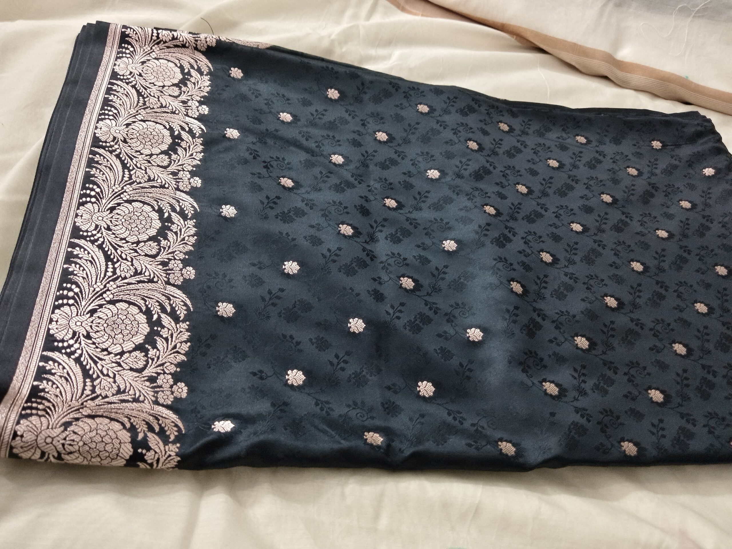 Black Tanchoi Banarasi Silk Saree with zari embroidery - Image 3