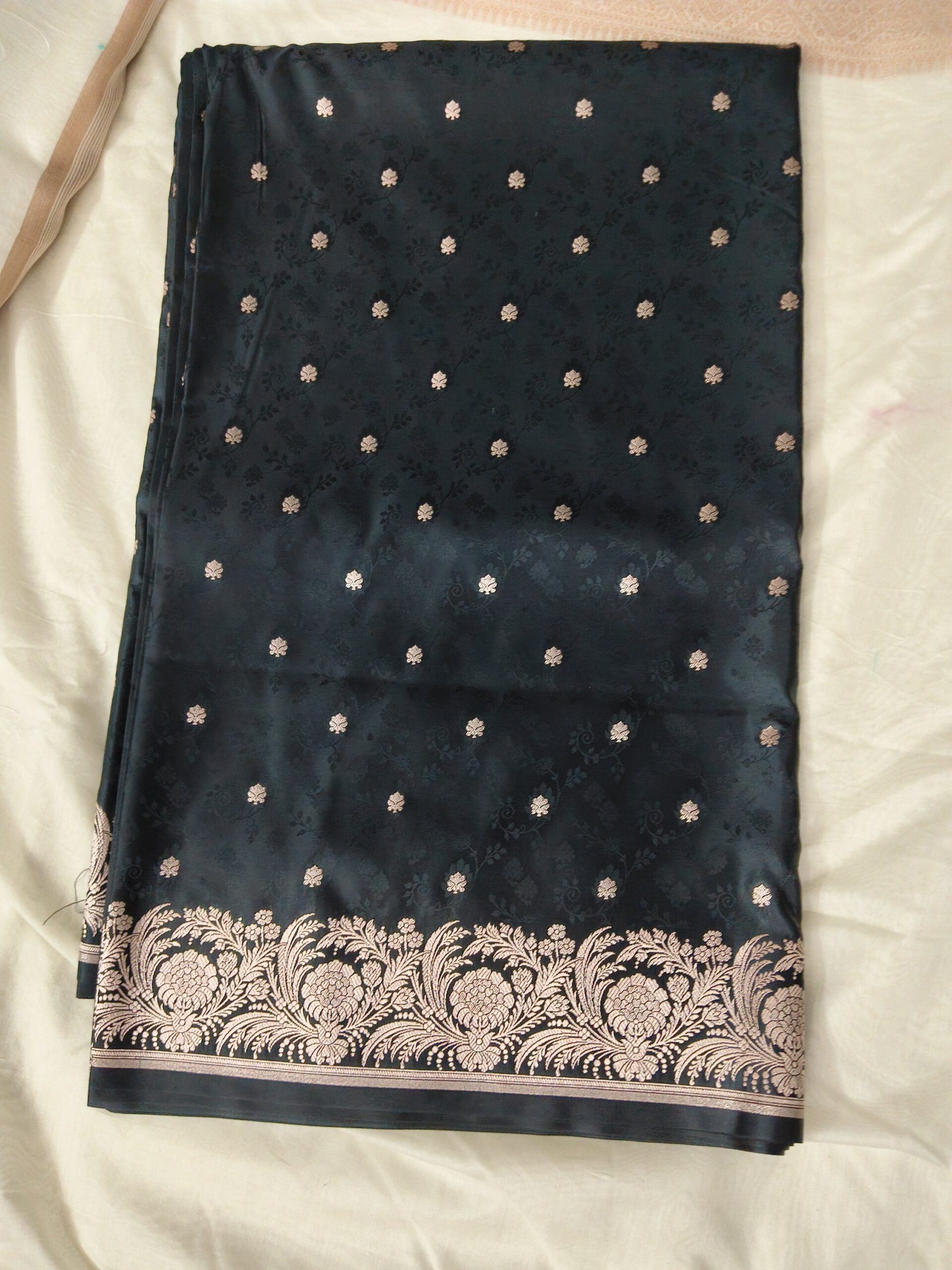 Black Tanchoi Banarasi Silk Saree with zari embroidery - Image 4
