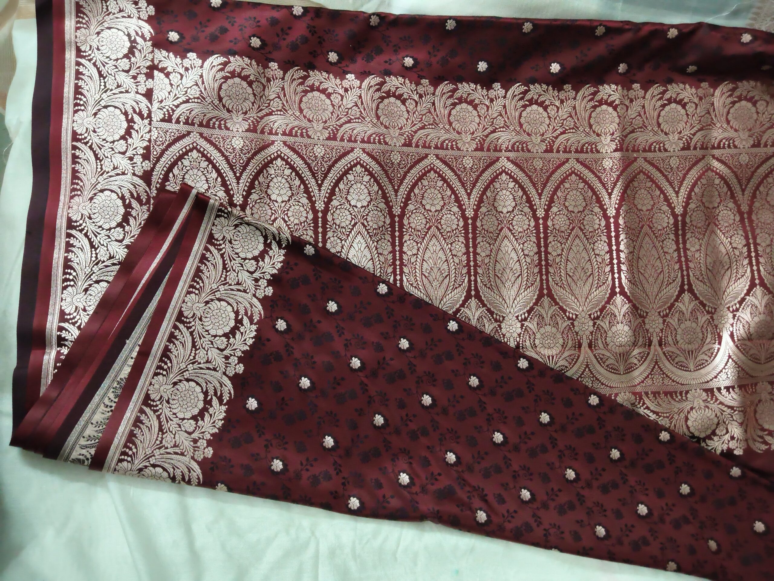 Dark Chocolate Brown Tanchoi Banarasi Silk Saree with zari embroidery - Image 3