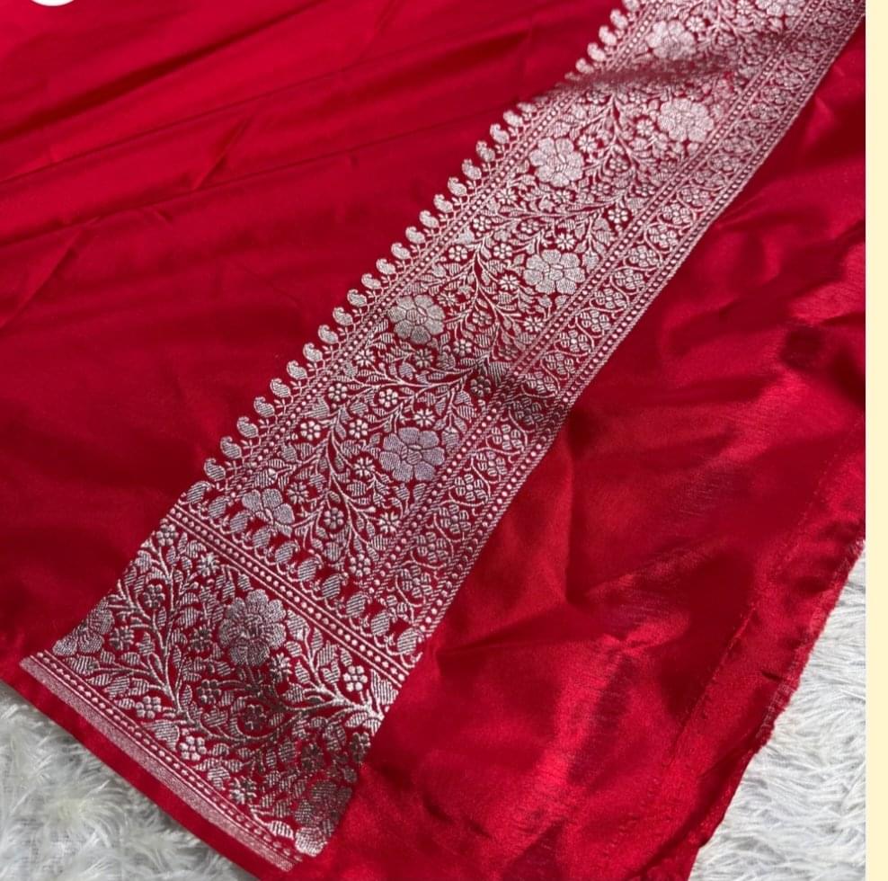 The Royal Ivory Trail -The blend of pure white and passionate crimson red - Image 6